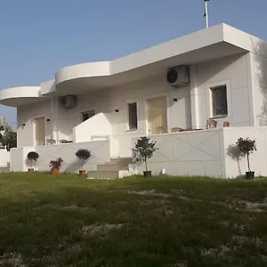 Vila Juna , Ksamil Albania